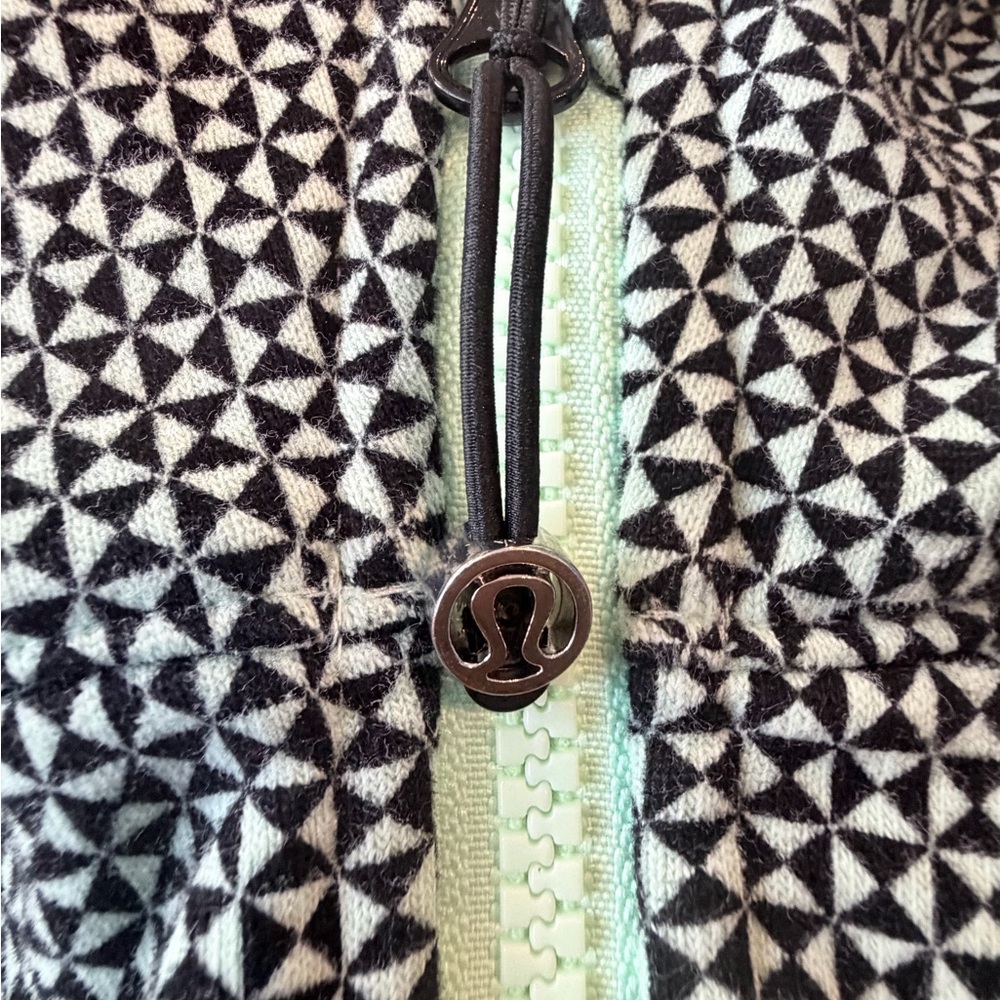 LULULEMON  athletica women’s  Hooded Zip Jacket in Black with Light Green Trim - Picture 2 of 6